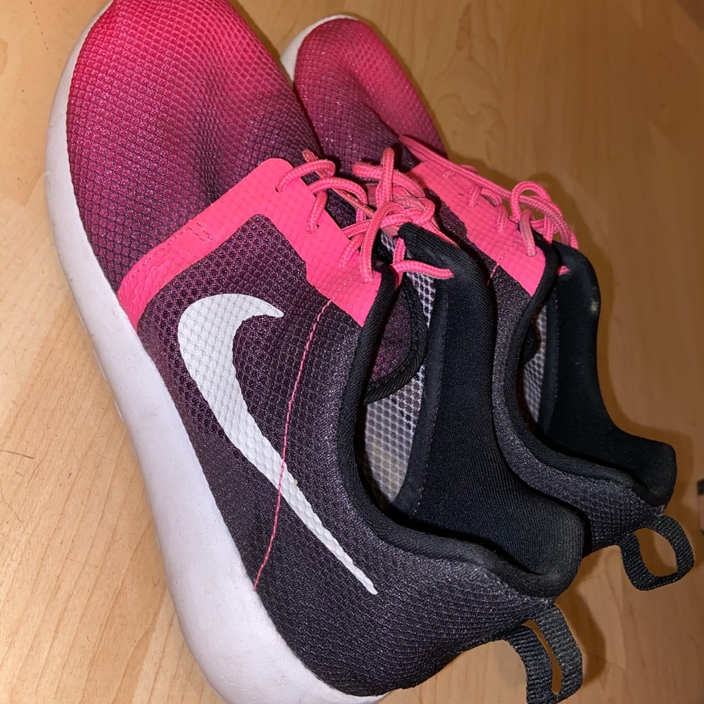 Women Nike sneakers size 6